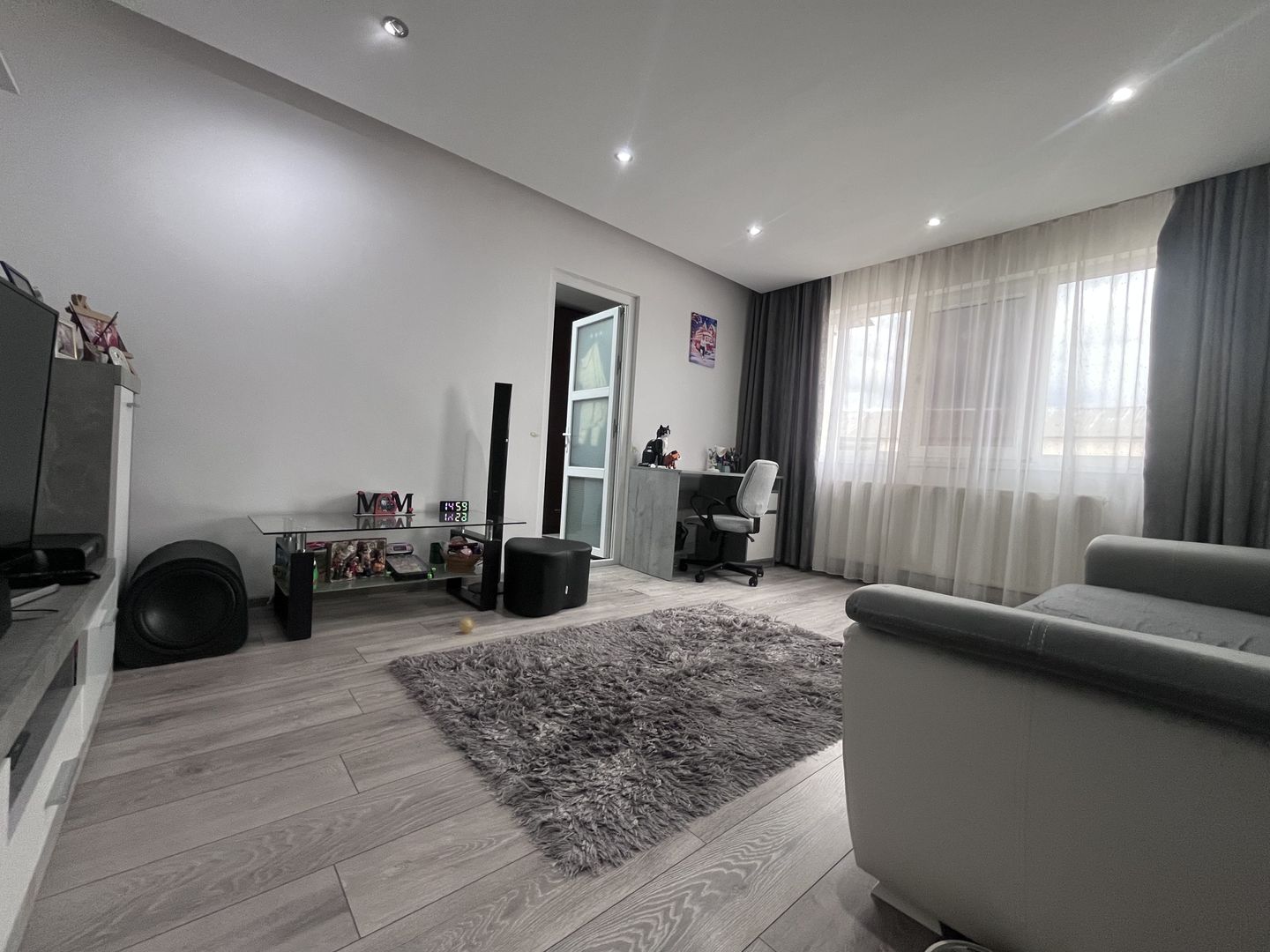 Zona buna! Vânzare apartament cu 2 camere în Târgoviște- micro 6! - Poză 2