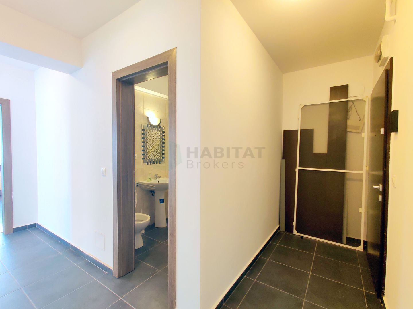 Decomandat, doua bai, loc de parcare in subteran, disponibil imediat - Poză 13