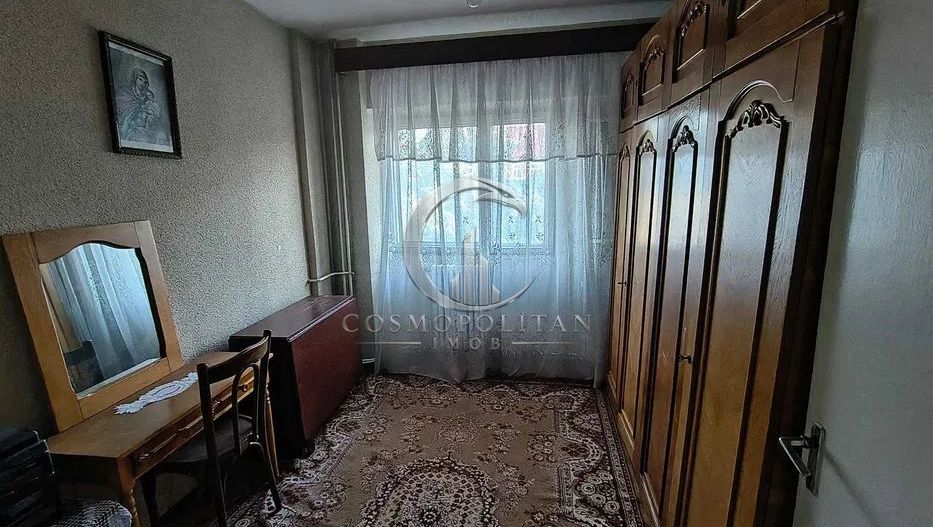 Apartament cu 3 camere ~ zona Pod/Rm. Sarat ~ etaj 2din4 - Poză 4