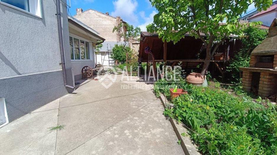 CENTRU SALA SPORTURILOR(COD03)- Casa interbelica si curte generoasa ! - Poză 37