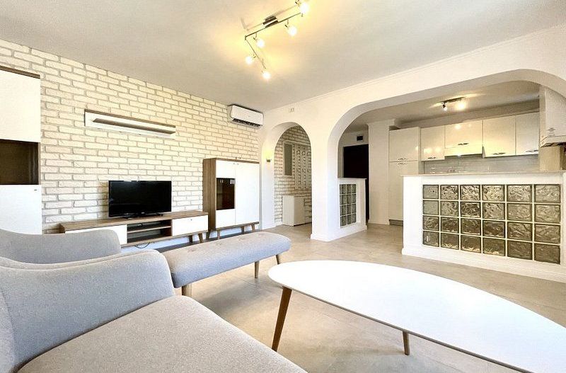 Apartament în Piața Victoriei, de închiriat, 2 camere - Poză 2