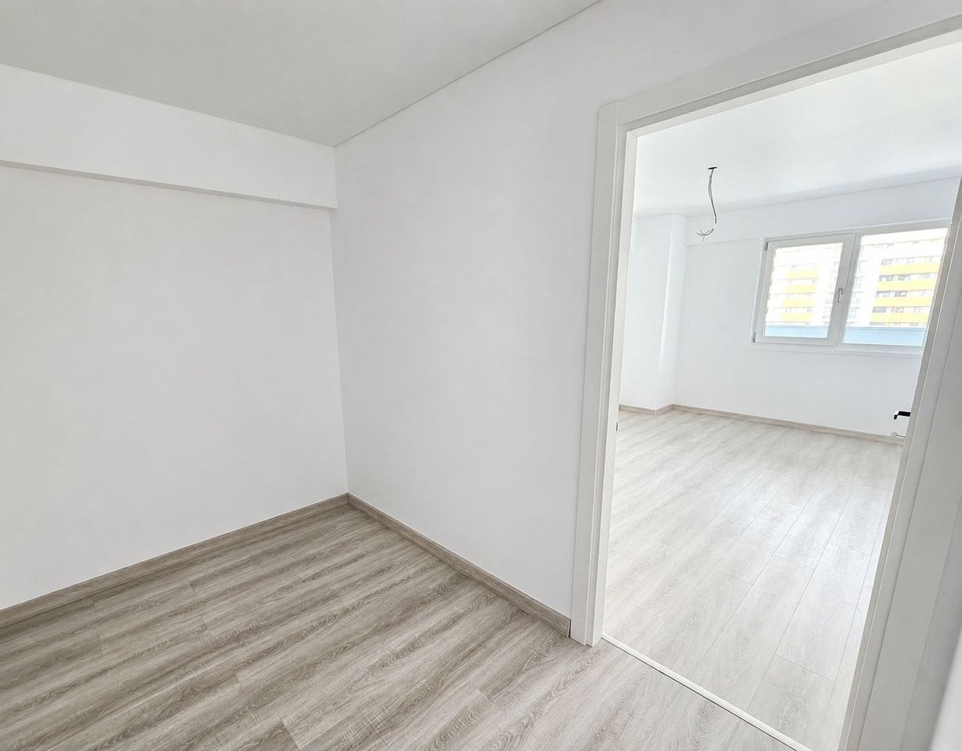 Apartament FINALIZAT 2 camere , 65mp. Copou 115000 euro TVA inclus - Poză 3