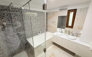 Vilă elegantă cu teren de aproximativ 1.000 mp - Poză 33