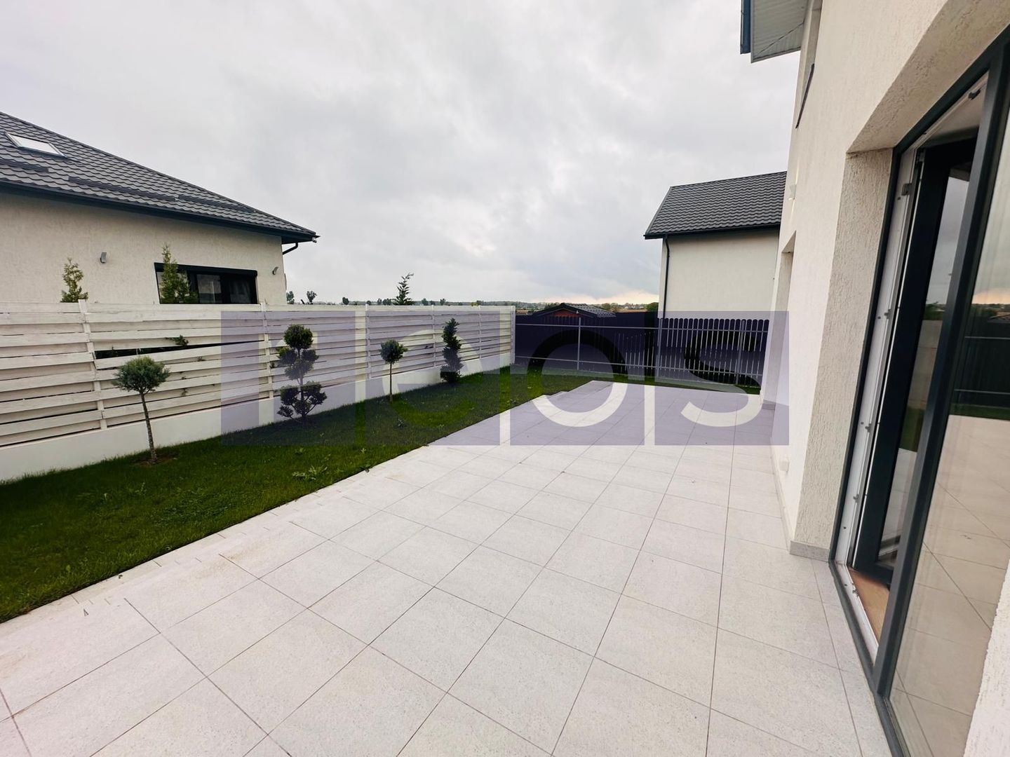 VILA DE VANZAR | BUFTEA | 4 CAMERE - Poză 3