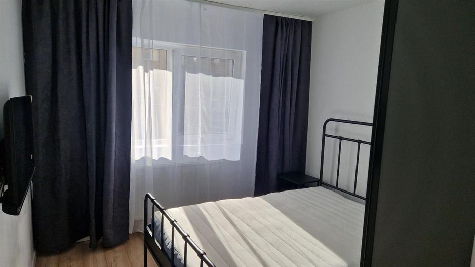 Etaj 1 4 camere  Complexul Studentesc-aproape de Sala Olimpia - Poză 5