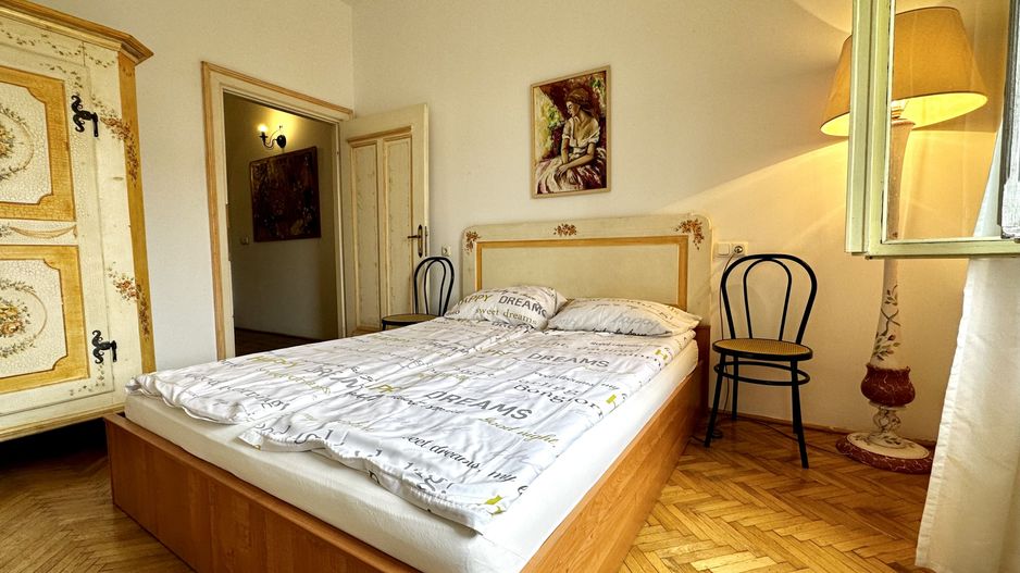 Apartament cu 2 camere,  clasic si boem, cu vedere in Piață Victoriei - Poză 9