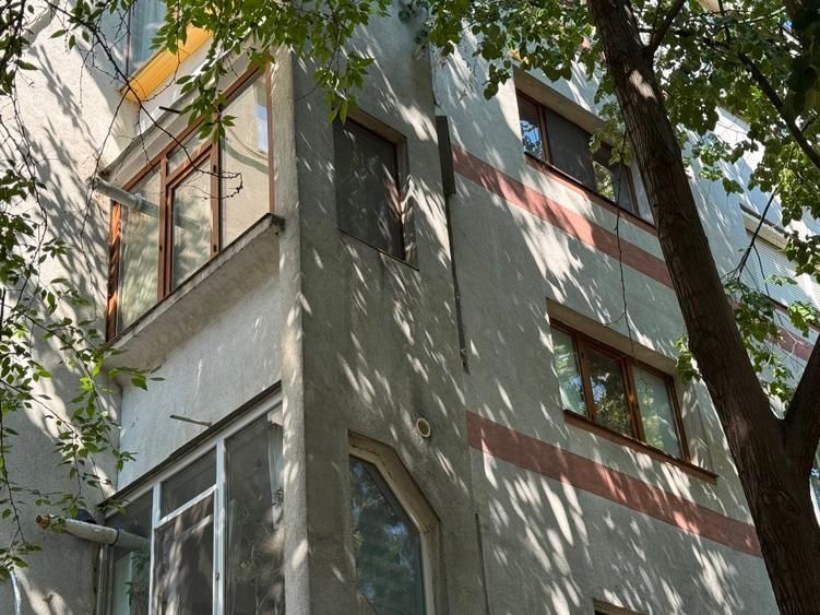 Apartament de vanzare - 2 camere, Piata Centrala, etaj 2, bloc 1989 - Poză 1