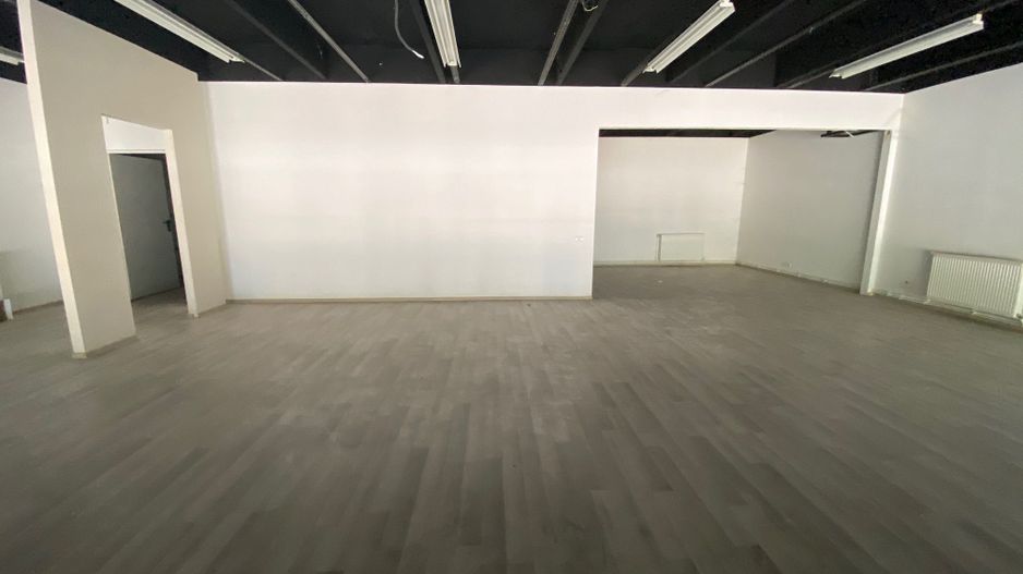 Spatiu comercial cu parcare - Poză 11