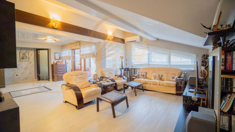 Inel II -Dezrobirii -  Vanzare apartament cu 4 camere - Poză 1