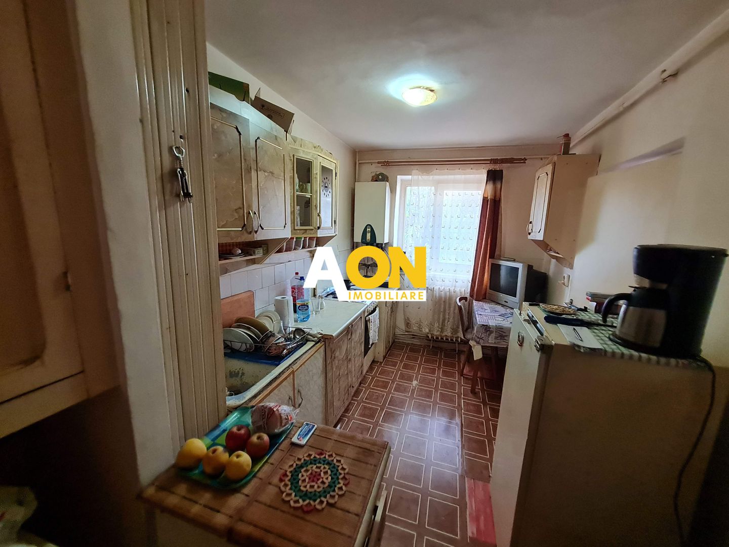 Apartament cu 1 Camera Semidecomandat, 34 mp, Etaj 3, Zona Cetate - Poză 4