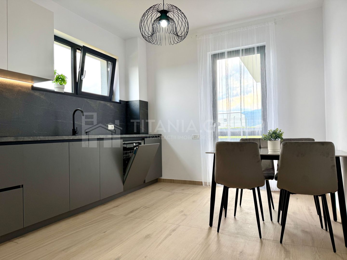 Casă premium 4 camere | Prima închiriere| 3 băi | Pet Friendly | Cristian - Poză 15