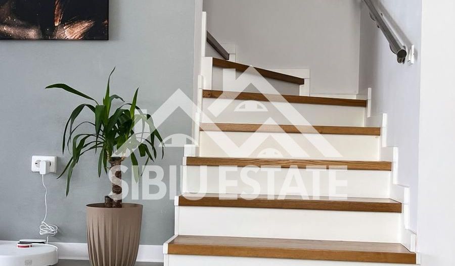 Casa cvadruplex de vanzare 4 camere, curte proprie - Poză 3