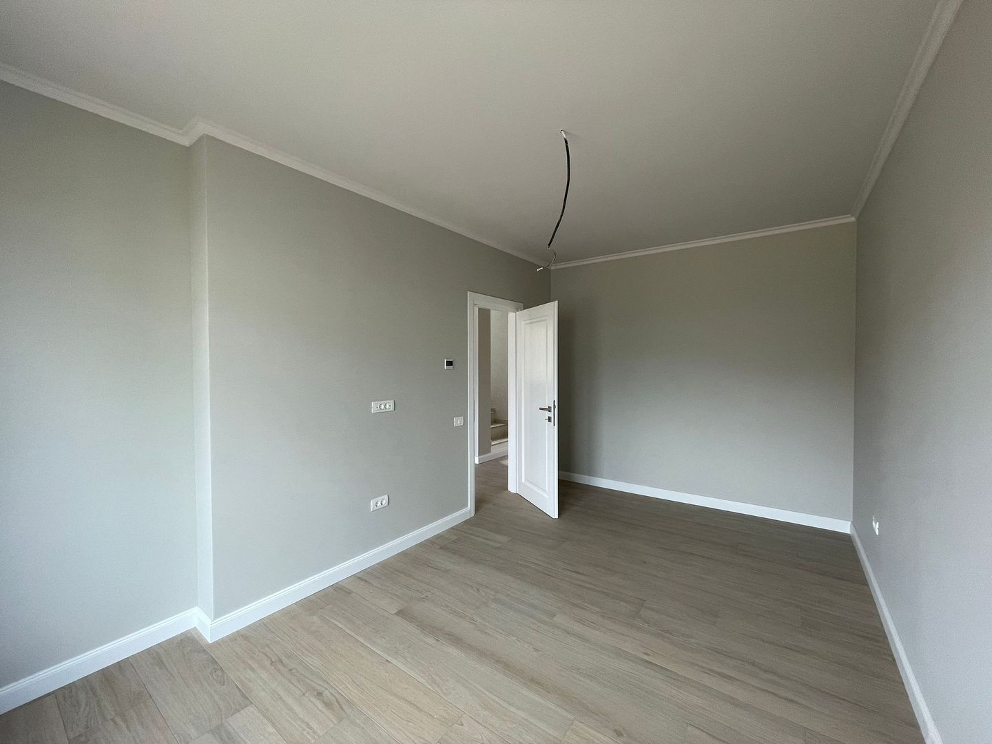 Duplex cu 5 camere și 3 băi - Mosnita Noua - Poză 4