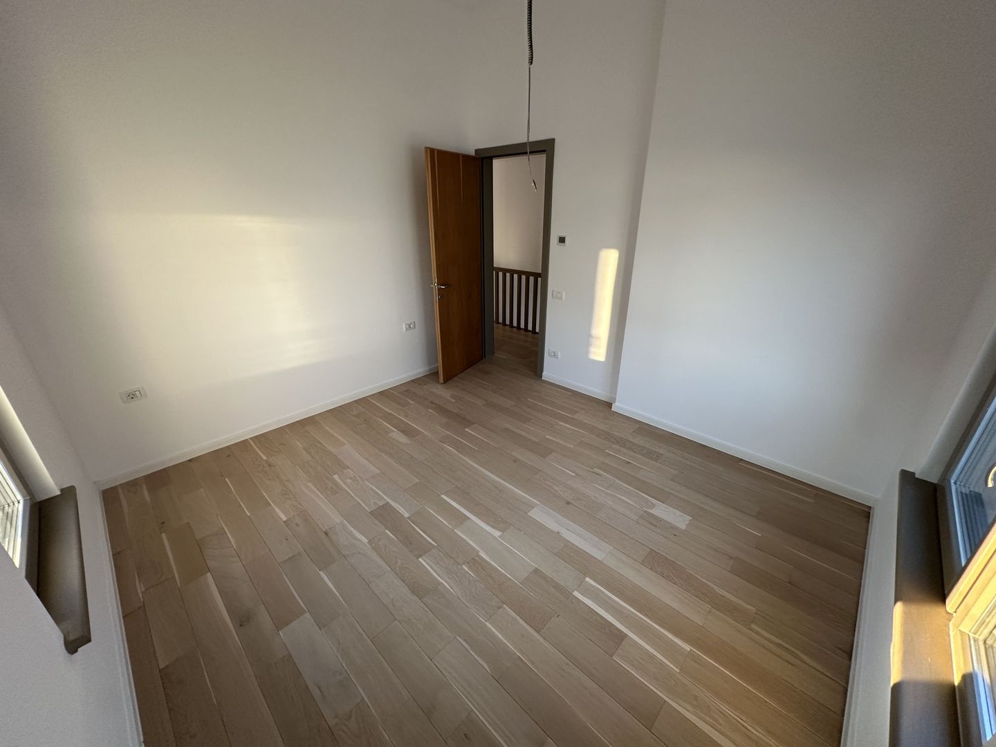 Casa cu 5 camere - Dumbarvita - Poză 22