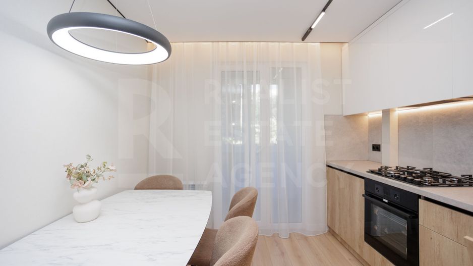 Vânzare, apartament 3 camere + living 71 mp, str. Cornului, Buiucani - Poză 1