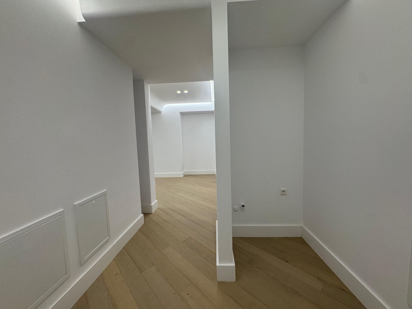 3 CAMERE || CORTINA 126 || EROUIANCU NICOLAE - Poză 9