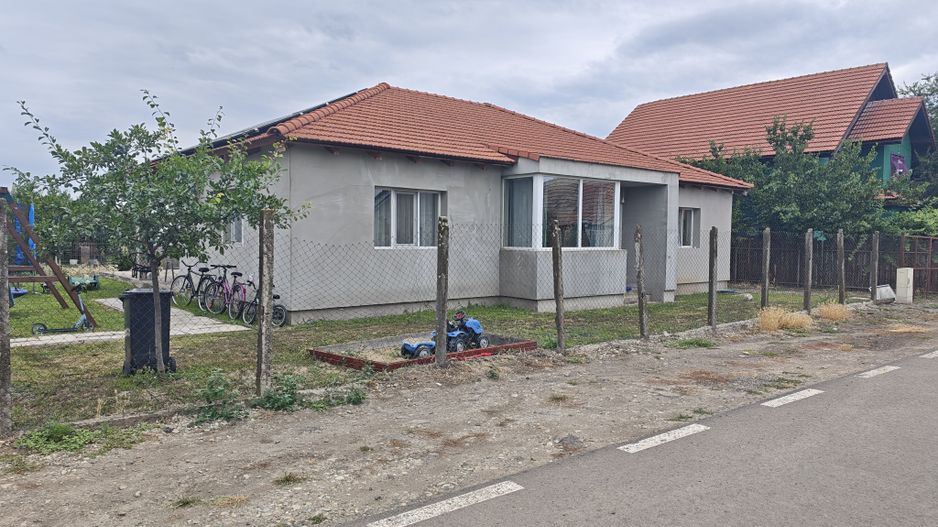 Individuala Parter Becicherecu Mic,4 Camere,2Bai,Panouri Fotovoltaice - Poză 2