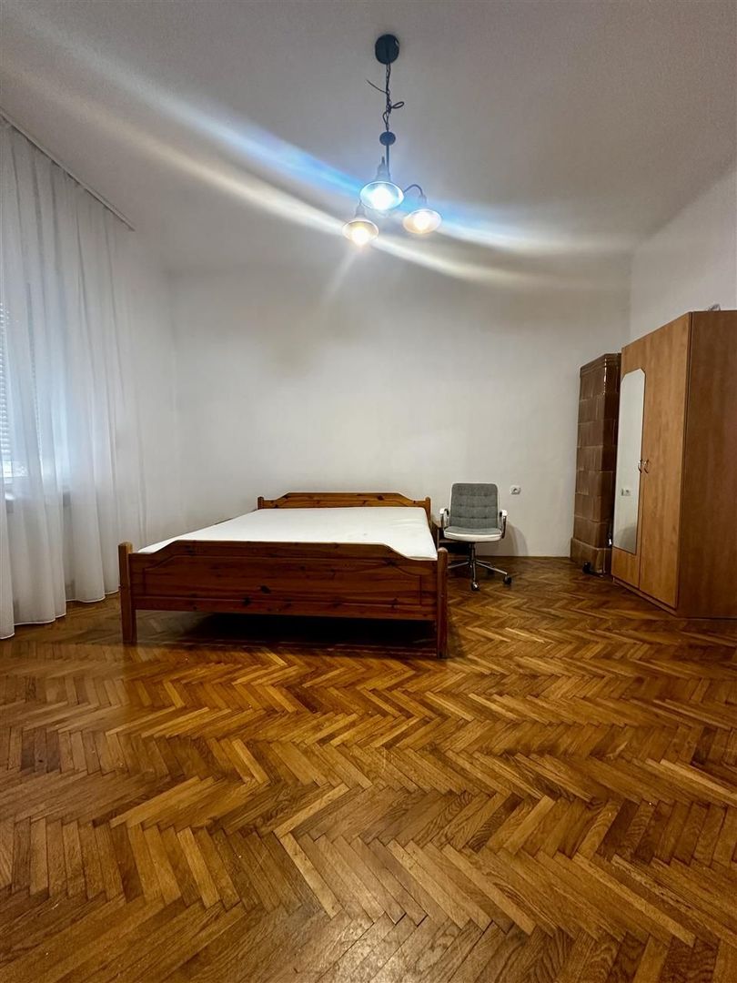 Casa Ultracentral singur ï¿½n Curte - Poză 4