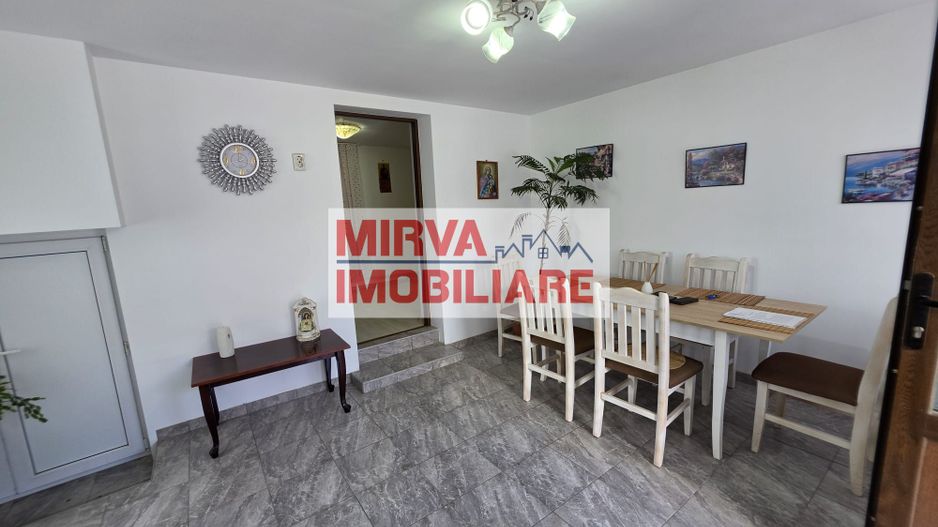 🏡 Casă renovată cu 6 camere, teren 557 mp – Berceni, Prahova - Poză 33