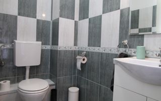 Casa in Blascovici, 5 camere + 3 bai, centrala proprie - Poză 33