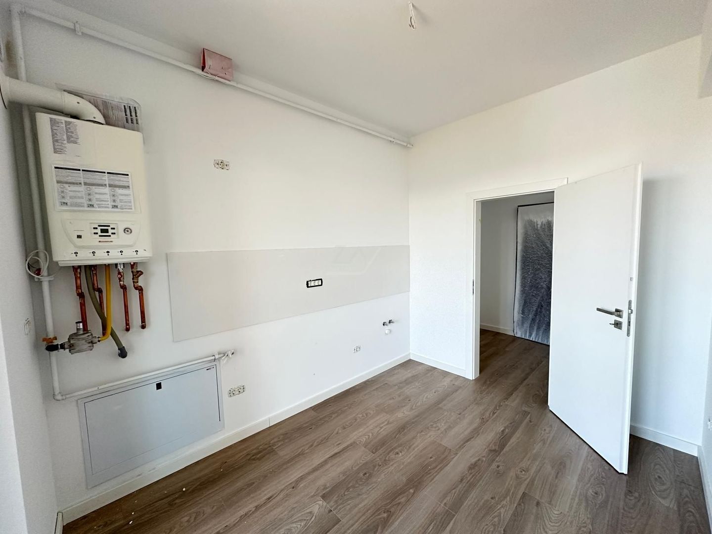 Bloc finalizat. Lift. Decomandat. Loc parcare. - Poză 5