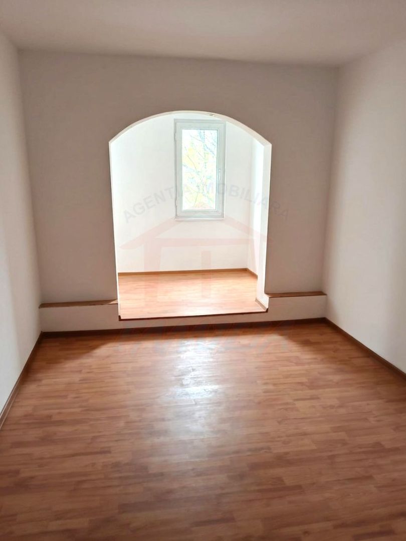 Apartament 4 camere semidecomandate, etaj 2 din 4  – Micro 39, Galați - Poză 4