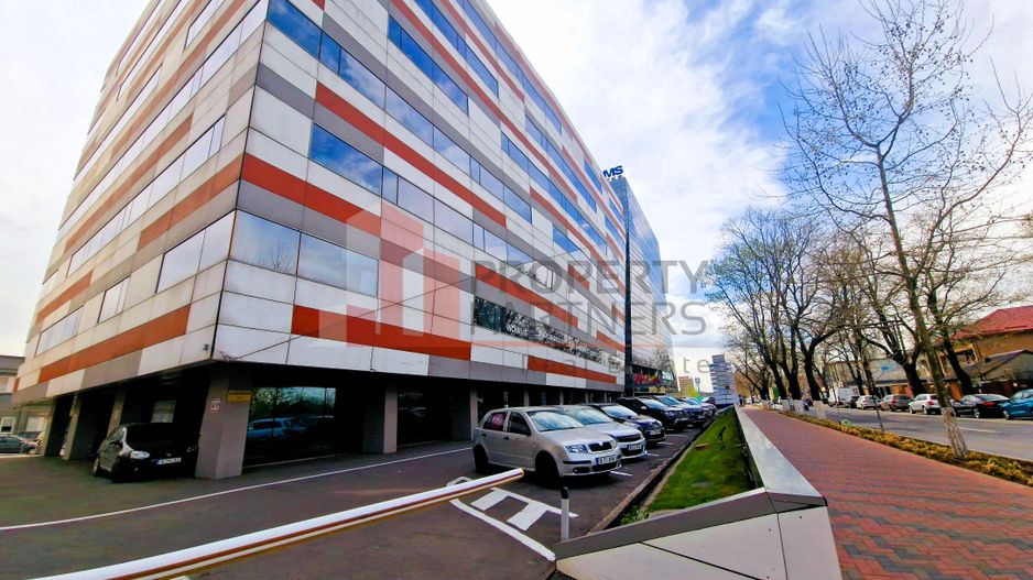 Spatiu comercial stradal - 686.35mp - Pretabil showroom / medical - Poză 1