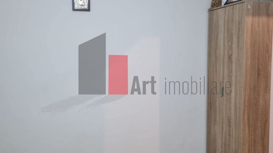 Vanzare 2 camere Piata Resita - Poză 2