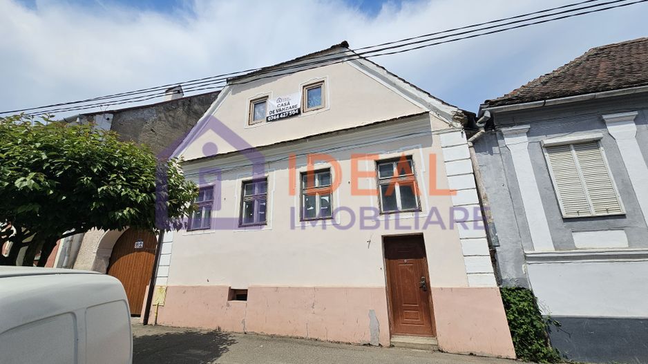 Casă veche, solidă, cu 4 camere, pivniță boltită și 4 băi – zonă centrală - Poză 1