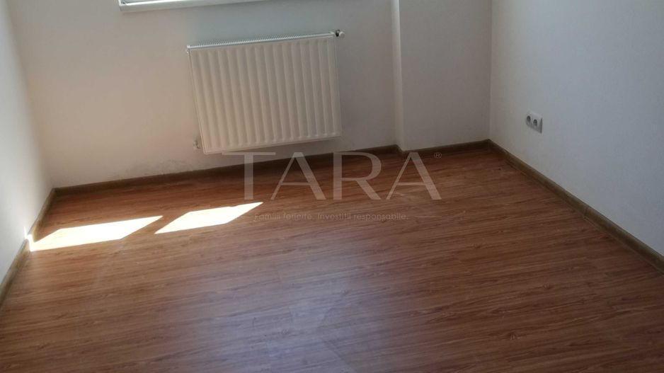 Apartament cu 3 camere vând an floresti - Poză 4