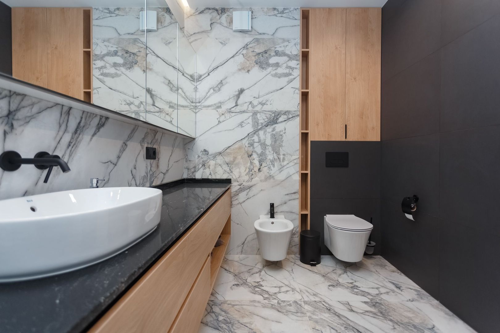 De vânzare apartament, 2 dormitoare, str. Teatrală 3, Centru. - Poză 18
