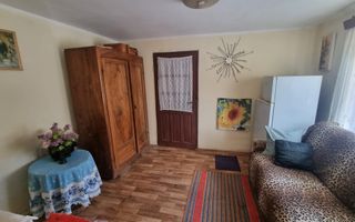 Casa modesta cu teren generos, zona Magura, - Poză 8