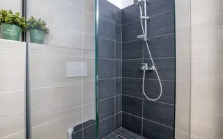 Ultracentral! Apartament renovat complet, in cladire istorica - Poză 12