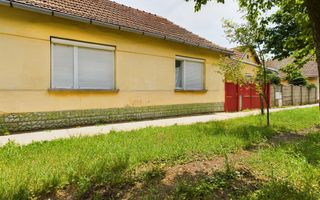 Casă cu teren generos la graniță cu România - Poză 7