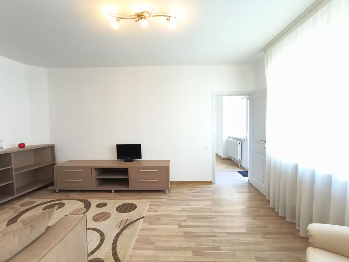 De închiriat: vilă renovată, Mihai Eminescu. 1 000 E/lună. Comision 0 - Poză 17