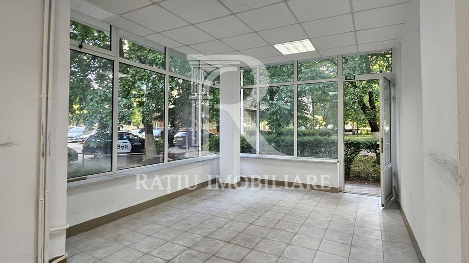 Spațiu comercial de închiriat | Bulevardul Dacia | 2 încăperi | Acces - Poză 1