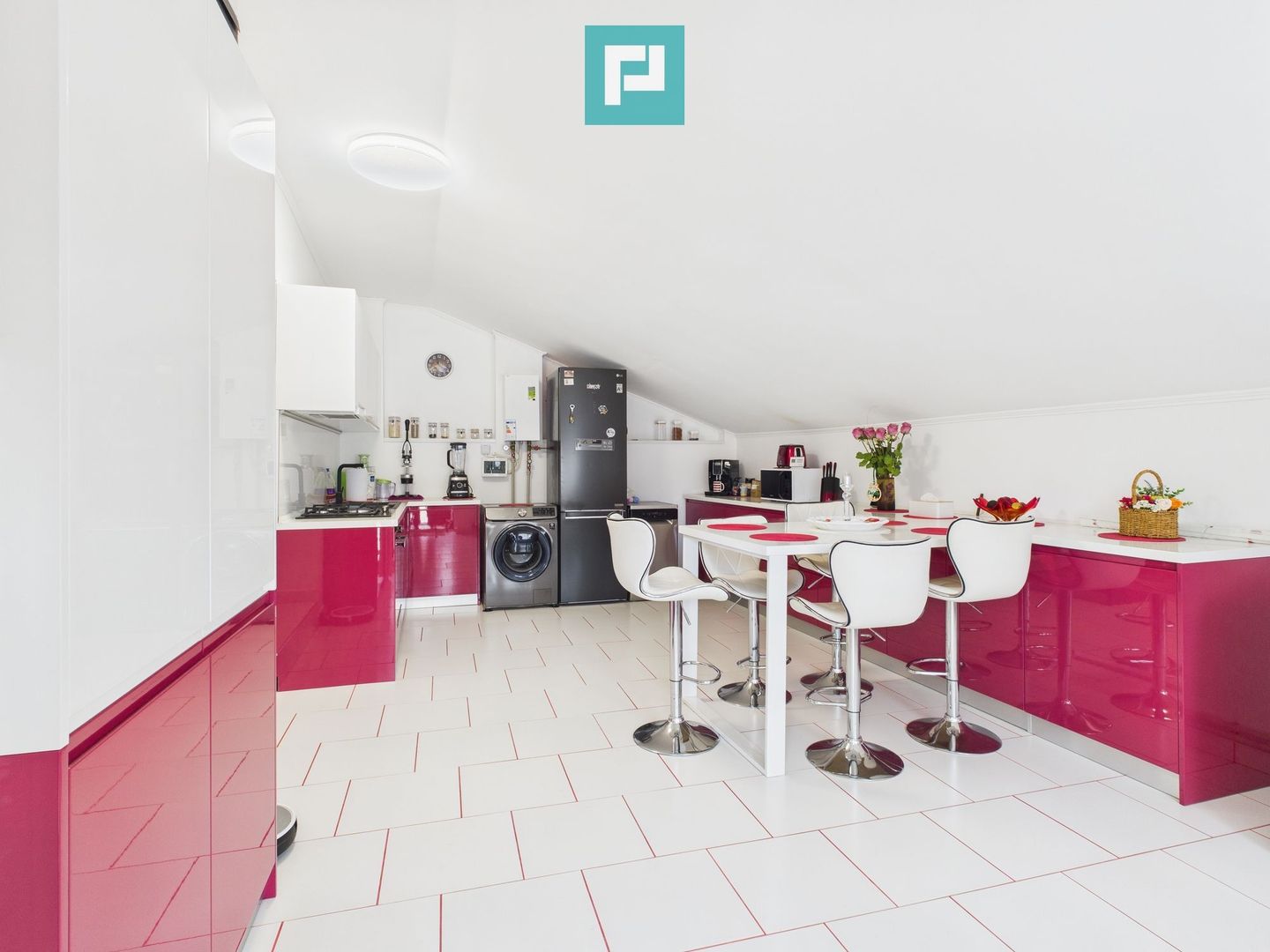 Casă exclusivistă cu 4 camere, în Secusigiu, Arad - Poză 12