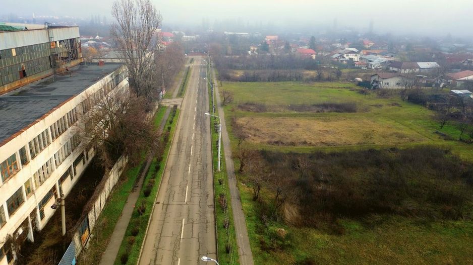 4 spatii comerciale + Vila /chiriasi /depozitare, teren 1401 mp, acces DN1 - Poză 4