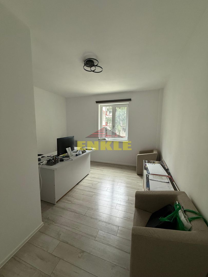 De închiriat spațiu pentru birouri – bloc nou, zona centrală - Poză 3