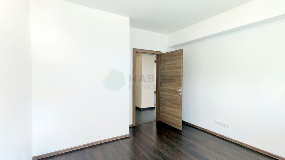Decomandat, doua bai, loc de parcare in subteran, disponibil imediat - Poză 8