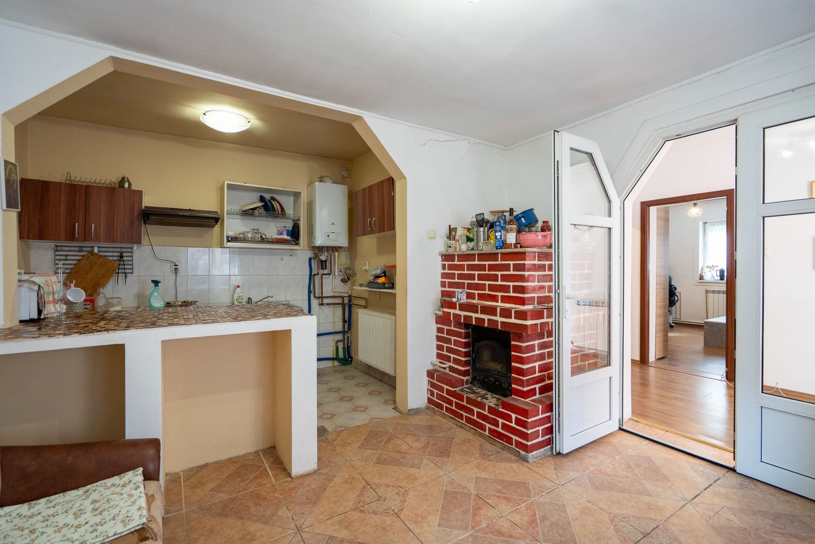 Casa cu 300 mp de teren , acces auto si dublu front in Nufarul - Poză 6