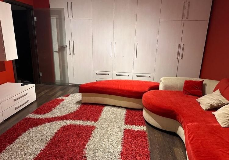 Apartament cu 3 camere, 2 băi, etaj 2, mobilat și utilat - Poză 1