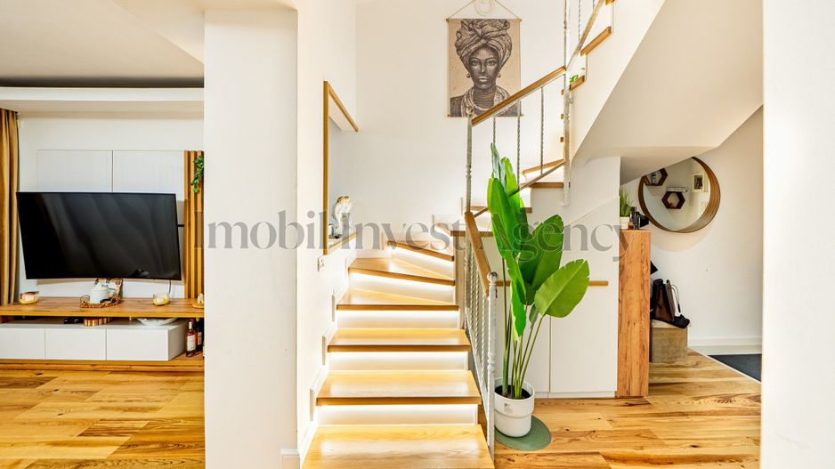 Duplex P+1+M cu grădină proprie, terasă și acces la piscină. - Poză 2