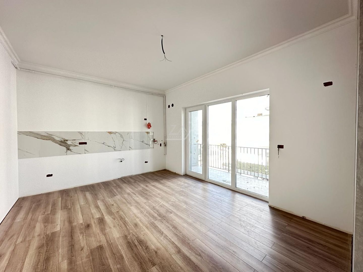 Etaj 1. Loc de parcare. Asfalt. - Poză 1