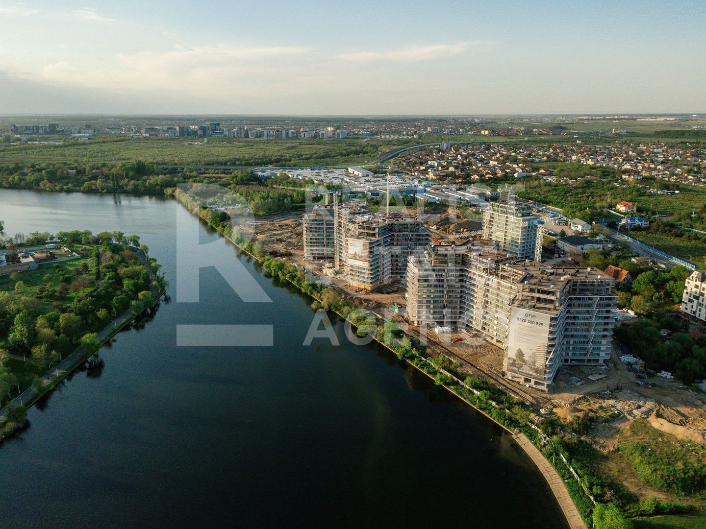 Vanzare, 2 camere,  alaturi de Lac - Poză 1