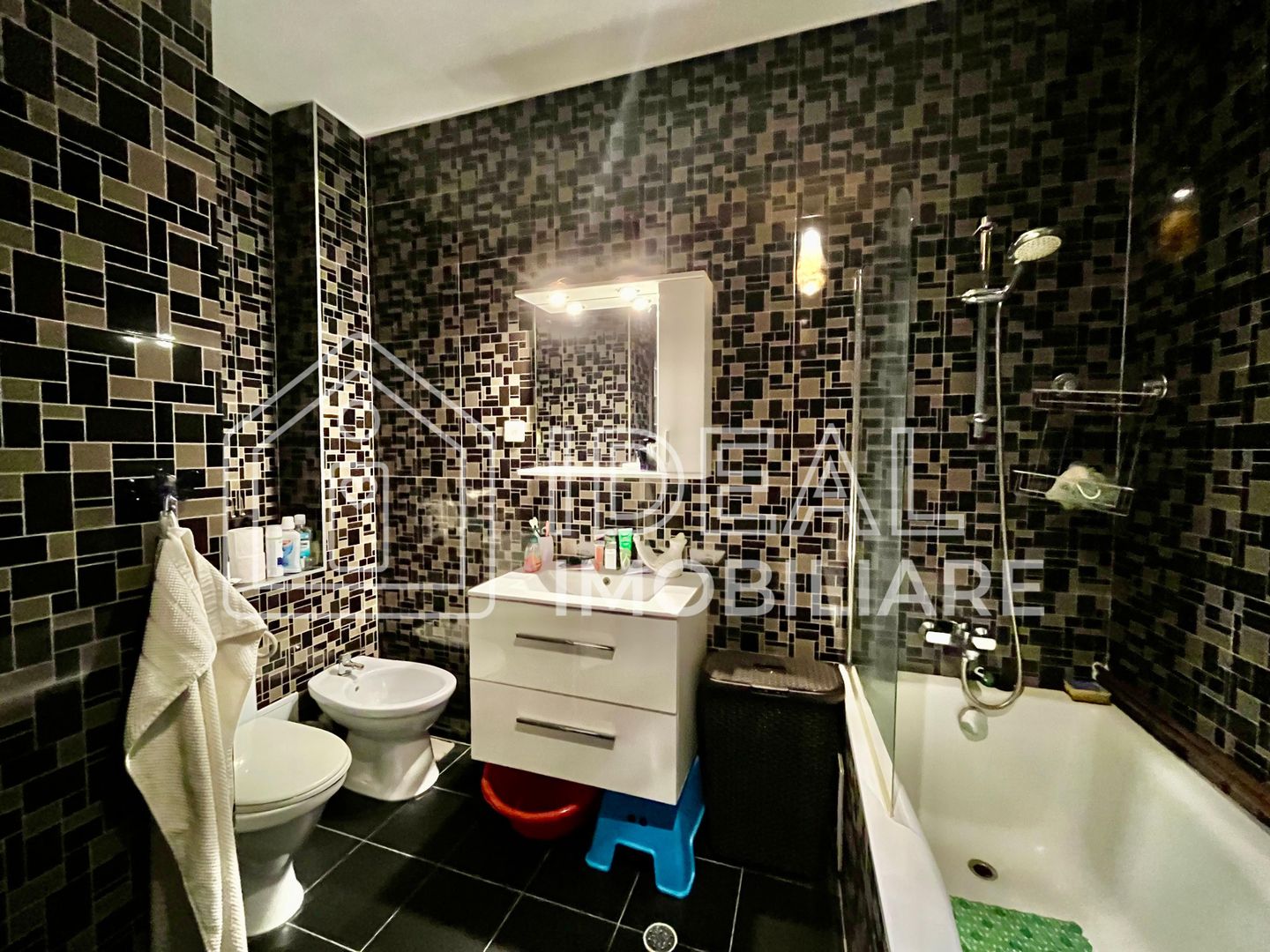 Apartament cu 3 camere Mobilat Utilat si 147 mp de gradina - Poză 13