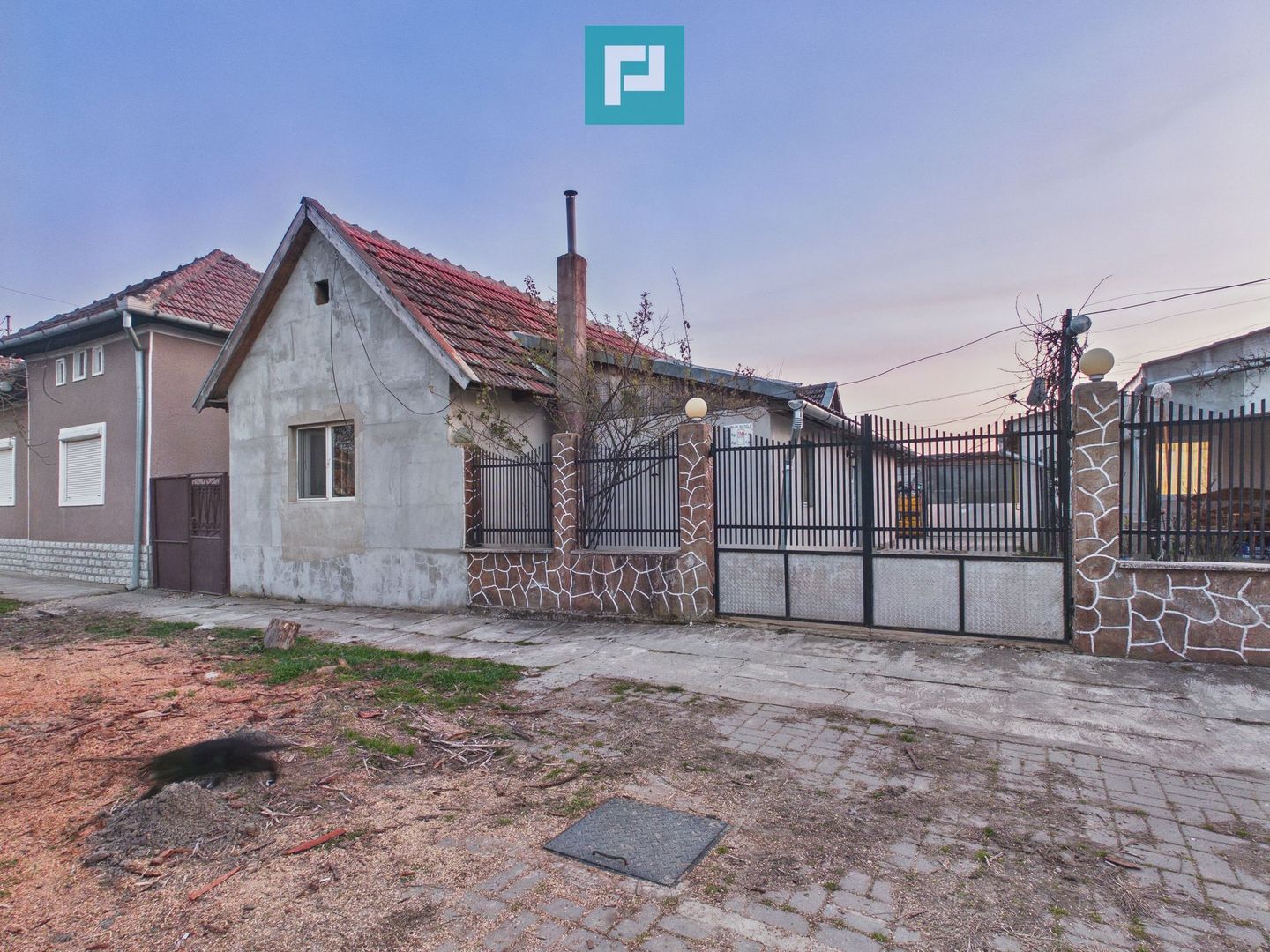 Casă cu 4 camere și 700 mp teren în Cermei - Poză 1