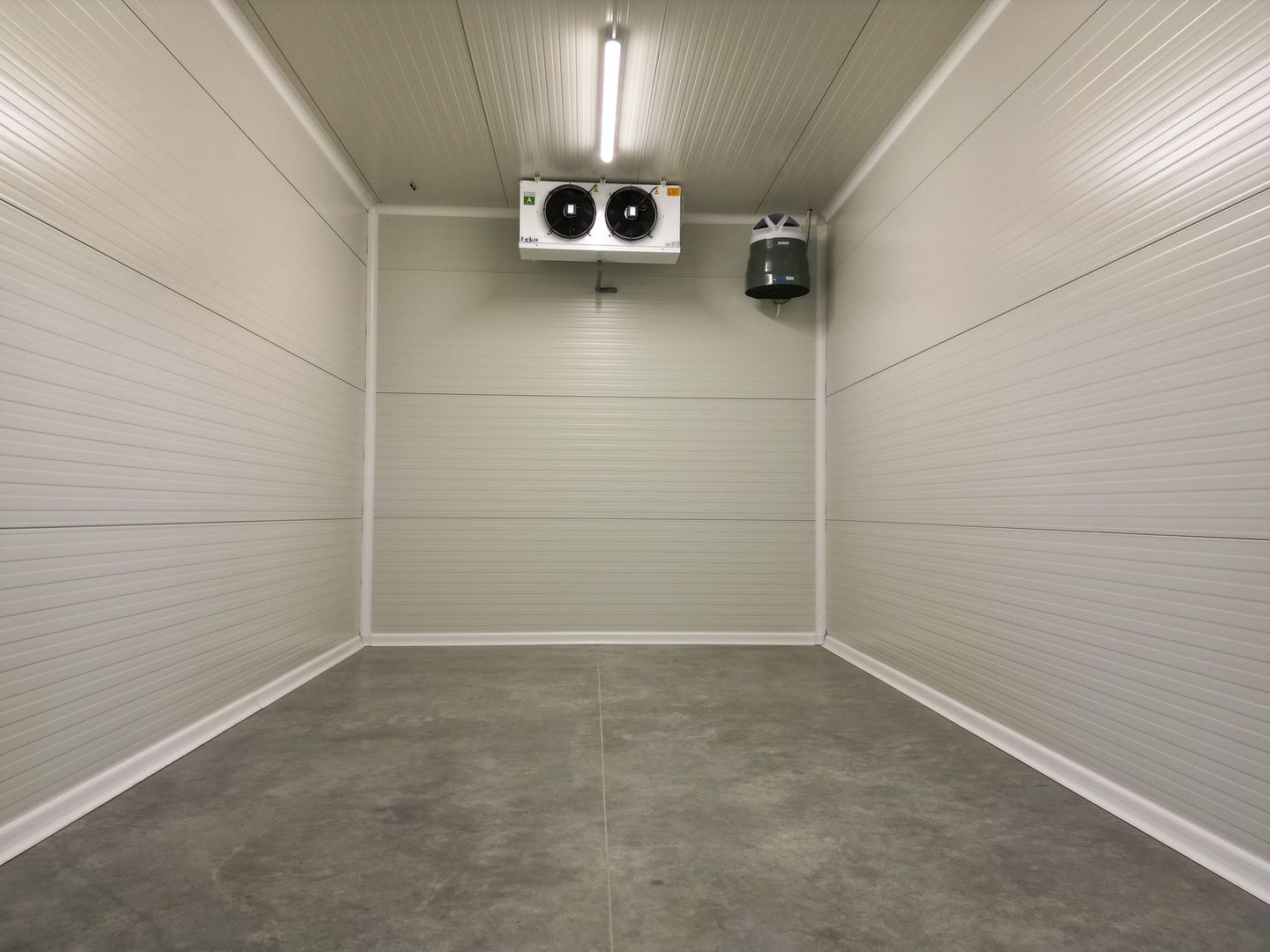 Oportunitate investiție: Livadă de Cireși și Hală - Poză 16