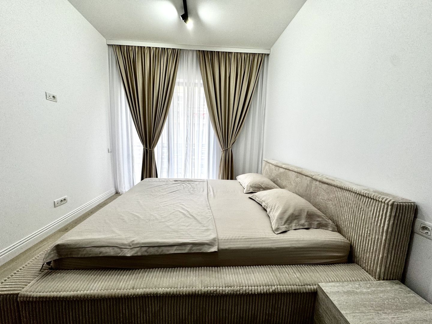 Apartament cochet și elegant, dressing generos,  la intrare in  Giroc - Poză 12