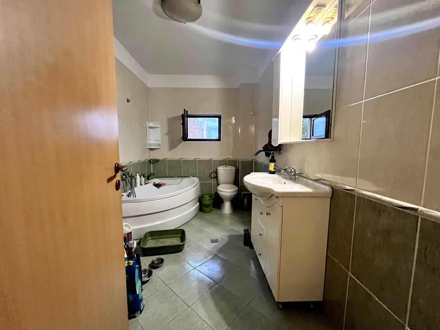 Casă spațioasă, confort ridicat, garaj și teren generos, zona Aradului - Poză 20